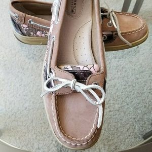 Like brand new Sperry floral deck shoes